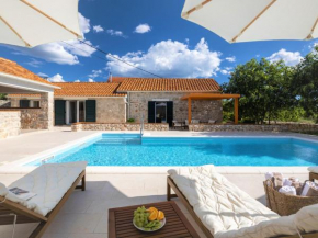 Holiday Home Villa di Perla by Interhome